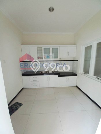 Ready to Use! Luxury House LT 200m2 Desain Elegan di Araya Ready to Use! Luxury House LT 200m2 Desain Elegan di Araya