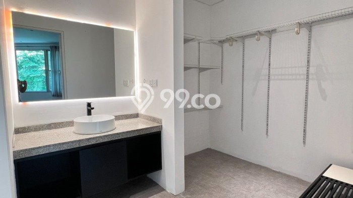Sewa Rumah Nyaman di SCBD LT 400m2 / LB 800m2 Siap Huni Sewa Rumah Nyaman di SCBD LT 400m2 / LB 800m2 Siap Huni