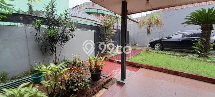 For Sale! Luxury House LT 421m2 Desain Modern di Utan Kayu For Sale! Luxury House LT 421m2 Desain Modern di Utan Kayu