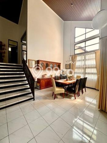 Hunian Mewah LB 350m2 Siap Pakai Desain Elegan di ciumbuleuit, Bandung Hunian Mewah LB 350m2 Siap Pakai Desain Elegan di ciumbuleuit, Bandung