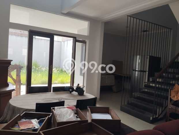 Rumah Elit Modern Tanpa Renovasi di Pasteur Bandung Rumah Elit Modern Tanpa Renovasi di Pasteur Bandung