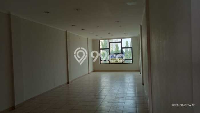 Ruko Dijual di Tangerang LT 79m2 & LB 222m2 Lokasi Terbaik! Ruko Dijual di Tangerang LT 79m2 & LB 222m2 Lokasi Terbaik!