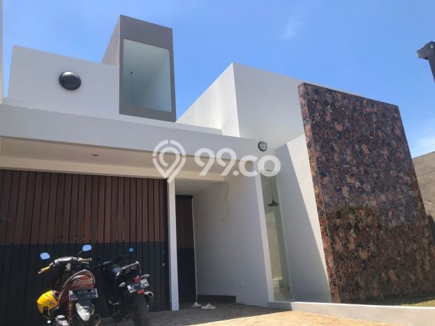 Rumah Mewah LB 320m2 Siap Huni Desain Elegan di Setiabudi, Bandung Rumah Mewah LB 320m2 Siap Huni Desain Elegan di Setiabudi, Bandung