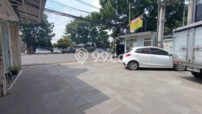Ruko Disewa di Bandung dengan LB 900m2 Area Komersial Ramai Ruko Disewa di Bandung dengan LB 900m2 Area Komersial Ramai