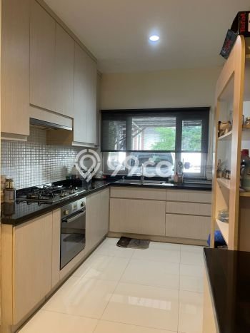 Hunian Mewah LB 170m2 Siap Huni Desain Elegan di Bintaro, Tangerang Selatan Hunian Mewah LB 170m2 Siap Huni Desain Elegan di Bintaro, Tangerang Selatan
