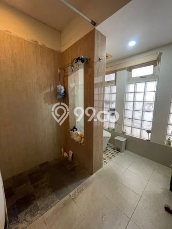 Hunian Mewah LB 170m2 Siap Huni Desain Elegan di Bintaro, Tangerang Selatan Hunian Mewah LB 170m2 Siap Huni Desain Elegan di Bintaro, Tangerang Selatan