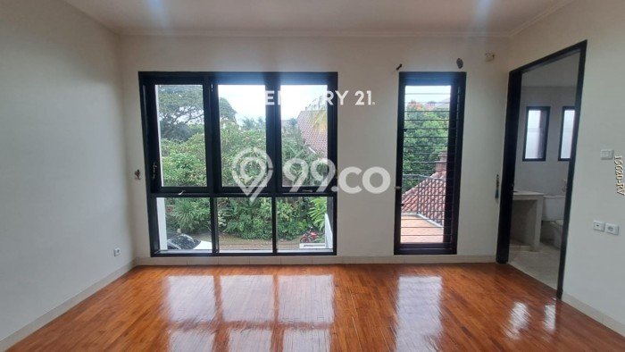 Hunian Mewah Siap Huni LT 160m2 di Ciputat, Tangerang Selatan Hunian Mewah Siap Huni LT 160m2 di Ciputat, Tangerang Selatan