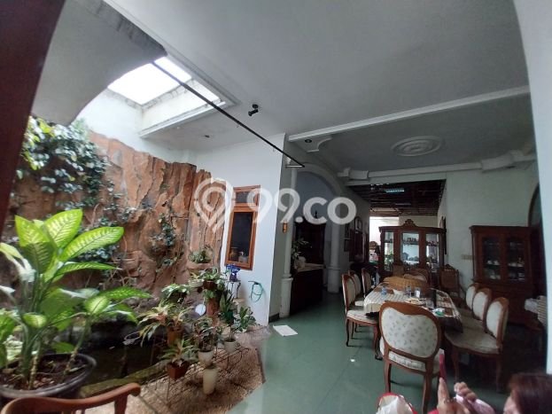 Rumah Mewah LB 366m2 Siap Huni Desain Elegan di Srondol, Semarang Rumah Mewah LB 366m2 Siap Huni Desain Elegan di Srondol, Semarang