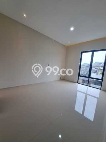 For Sale Rumah 5 Kamar Lokasi Ideal Nyaman dan Strategis di BSD For Sale Rumah 5 Kamar Lokasi Ideal Nyaman dan Strategis di BSD