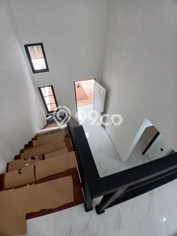Dijual Rumah 4 Kamar Lokasi Strategis Bagus dan Strategis di BSD Dijual Rumah 4 Kamar Lokasi Strategis Bagus dan Strategis di BSD