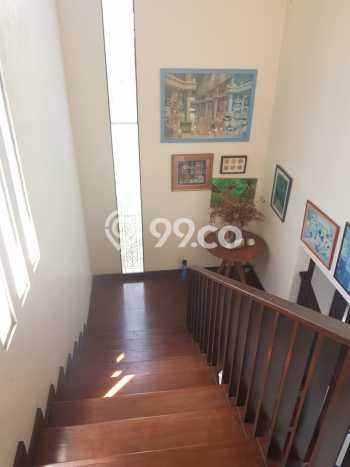 Rumah Mewah LB 497m2 Siap Pakai Desain Elegan di Rempoa, Tangerang Rumah Mewah LB 497m2 Siap Pakai Desain Elegan di Rempoa, Tangerang