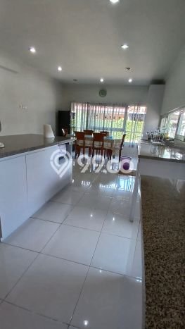 Siap Huni Rumah Mewah 5 Kamar di Tangerang Dekat ke Mana Pun Siap Huni Rumah Mewah 5 Kamar di Tangerang Dekat ke Mana Pun