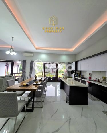 Hunian Eksklusif Siap Huni LT 1400m2 di Kebayoran Lama, Jakarta Selatan Hunian Eksklusif Siap Huni LT 1400m2 di Kebayoran Lama, Jakarta Selatan