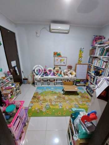 Rumah Luas Asri 4 KT Siap Pakai di Graha Raya Tangerang Selatan Rumah Luas Asri 4 KT Siap Pakai di Graha Raya Tangerang Selatan