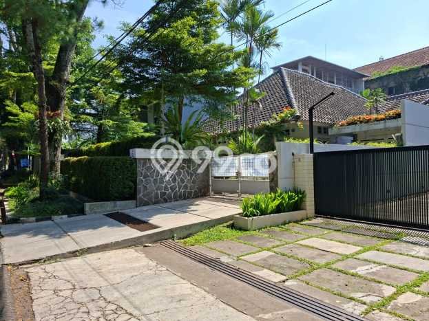 Ready to Use! Premium House LT 658m2 Desain Elegan di Sayap Dago Ready to Use! Premium House LT 658m2 Desain Elegan di Sayap Dago