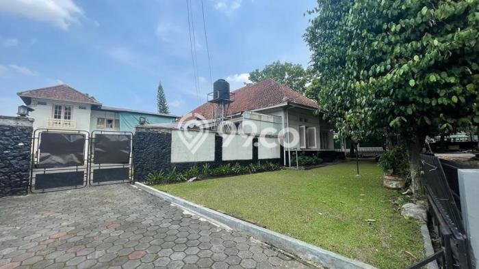 Rumah di Bandung Wetan, Bandung, LT 976m2m² LB 210m2m² - SEGERA MILIKI! Rumah di Bandung Wetan, Bandung, LT 976m2m² LB 210m2m² - SEGERA MILIKI!