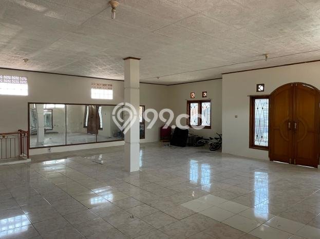 Rumah Terawat kawasan , Bandung, LT 300m2m² LB 500m2m² HARGA MENARIK! Rumah Terawat kawasan , Bandung, LT 300m2m² LB 500m2m² HARGA MENARIK!