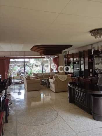 Hunian Mewah LB 361m2 Siap Huni Desain Elegan di Ciateul, Bandung Hunian Mewah LB 361m2 Siap Huni Desain Elegan di Ciateul, Bandung