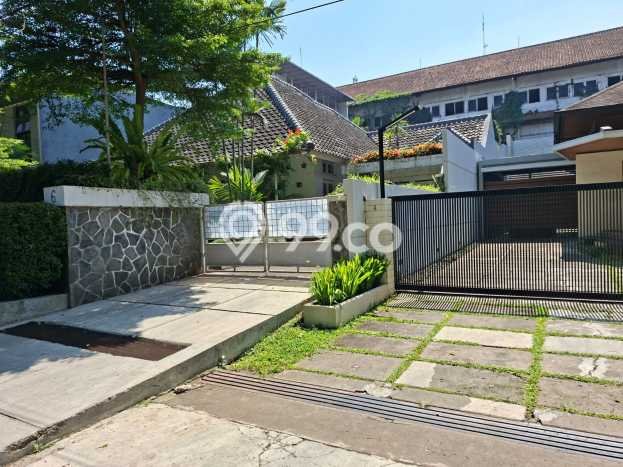 Ready to Use! Premium House LT 658m2 Desain Elegan di Sayap Dago Ready to Use! Premium House LT 658m2 Desain Elegan di Sayap Dago
