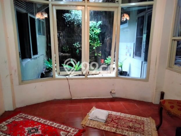 Rumah 6 Kamar Tidur Akses Strategis di Kawasan Elite Regol, Bandung Rumah 6 Kamar Tidur Akses Strategis di Kawasan Elite Regol, Bandung