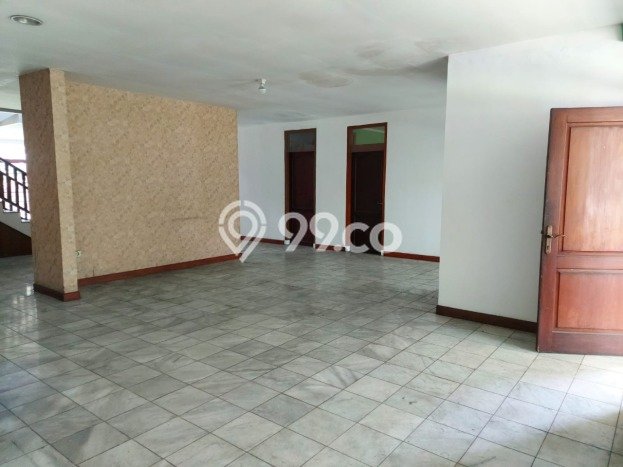 Rumah Mewah LB 500m2 Siap Huni Desain Elegan di Lembang, Bandung Rumah Mewah LB 500m2 Siap Huni Desain Elegan di Lembang, Bandung