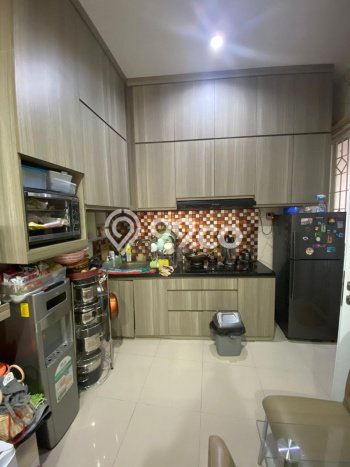 Rumah Modern 4 KT di Bintaro Tangerang Selatan Semi Furnished Rumah Modern 4 KT di Bintaro Tangerang Selatan Semi Furnished