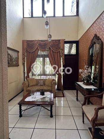 Siap Huni Hunian Elit 5 Kamar di Ciracas Dekat ke Mana Pun Siap Huni Hunian Elit 5 Kamar di Ciracas Dekat ke Mana Pun