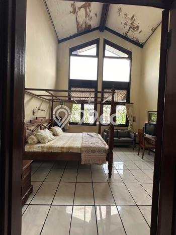 Siap Huni Hunian Elit 5 Kamar di Ciracas Dekat ke Mana Pun Siap Huni Hunian Elit 5 Kamar di Ciracas Dekat ke Mana Pun