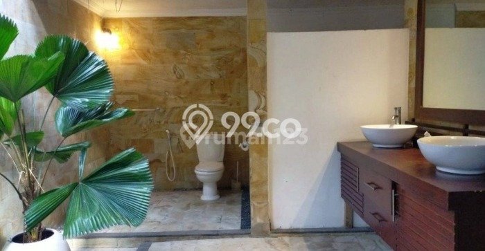FOR SALE! Vila Kawasan , Luas 550m2m², Posisi Strategis FOR SALE! Vila Kawasan , Luas 550m2m², Posisi Strategis