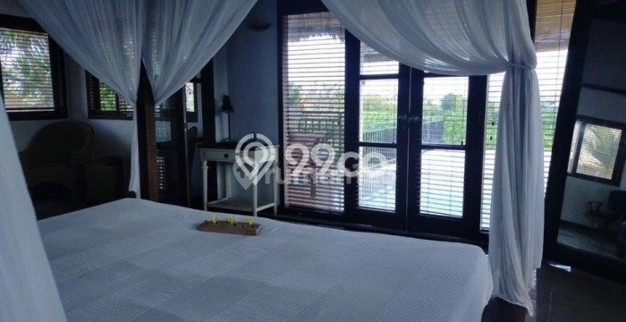 FOR SALE! Vila Kawasan , Luas 550m2m², Posisi Strategis FOR SALE! Vila Kawasan , Luas 550m2m², Posisi Strategis