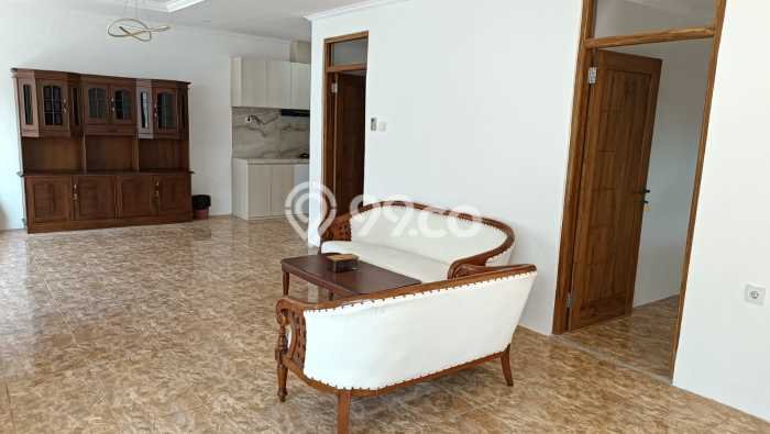 For Sale! Luxury House LT 300m2 Desain Elegan di Tuban For Sale! Luxury House LT 300m2 Desain Elegan di Tuban