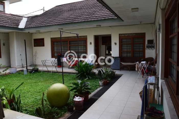 Siap Huni Rumah Mewah 8 Kamar di Kebayoran Baru Dekat ke Mana Pun Siap Huni Rumah Mewah 8 Kamar di Kebayoran Baru Dekat ke Mana Pun