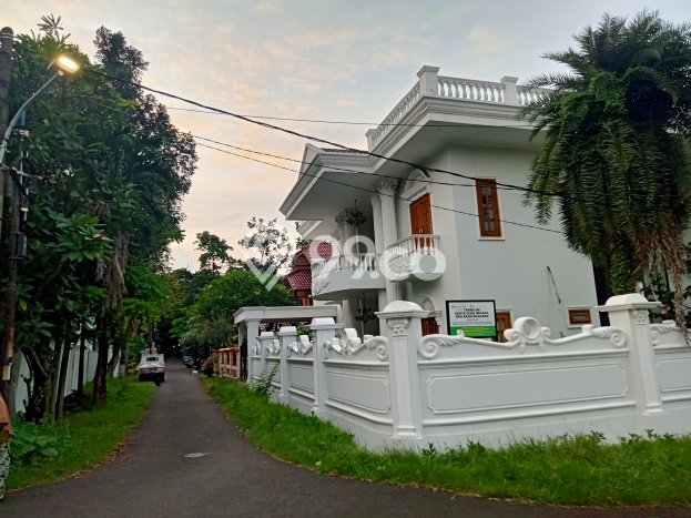 Jual Rumah Luas Elegan Dengan View Eksklusif di Bintaro, Jakarta Selatan Jual Rumah Luas Elegan Dengan View Eksklusif di Bintaro, Jakarta Selatan