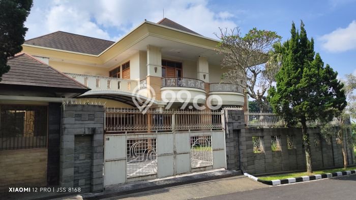 Jual Rumah Luas Megah Dengan View Eksklusif di Setiabudi, Bandung Jual Rumah Luas Megah Dengan View Eksklusif di Setiabudi, Bandung