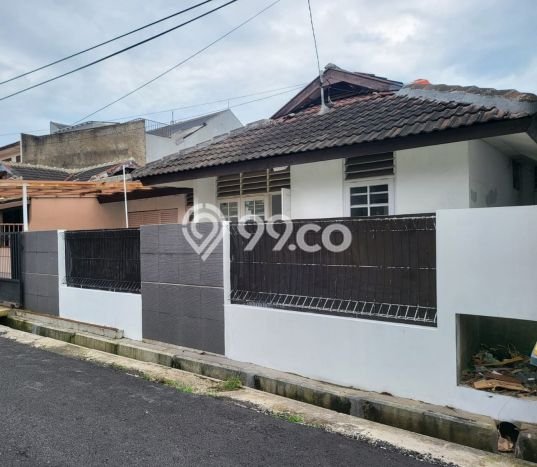 Dijual Rumah 4 Kamar Lokasi Ideal Bagus dan Strategis di Antapani Dijual Rumah 4 Kamar Lokasi Ideal Bagus dan Strategis di Antapani