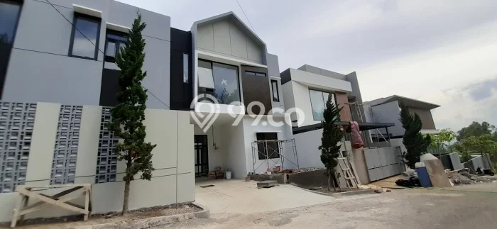Rumah Luas Asri 3 KT Siap Pakai di Setiabudi Bandung Rumah Luas Asri 3 KT Siap Pakai di Setiabudi Bandung