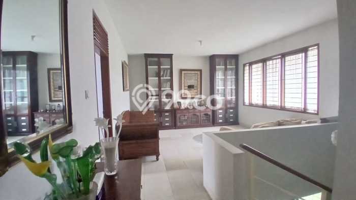 Ready to Use! Luxury House LT 465m2 Desain Elegan di Cigadung Ready to Use! Luxury House LT 465m2 Desain Elegan di Cigadung