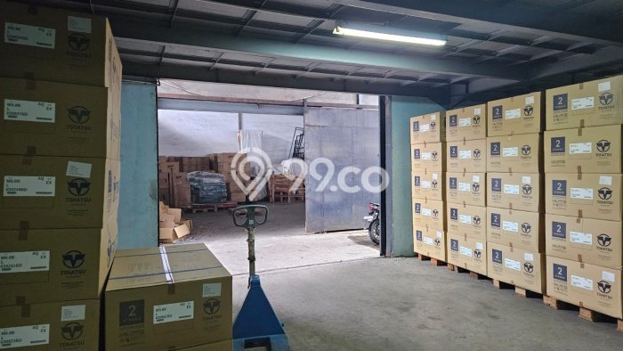 Gudang Disewa di Jakarta Barat dengan LB 1300m2 Area Komersial Ramai Gudang Disewa di Jakarta Barat dengan LB 1300m2 Area Komersial Ramai
