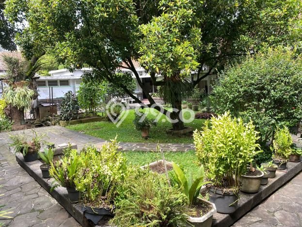 Rumah Elit LB 1000m2 Siap Pakai Desain Elegan di Bandung Kota, Bandung Rumah Elit LB 1000m2 Siap Pakai Desain Elegan di Bandung Kota, Bandung