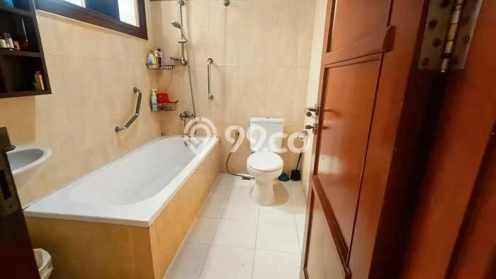 Rumah sewa siap pakai 4 KT di Pejaten, Jakarta Selatan Rumah sewa siap pakai 4 KT di Pejaten, Jakarta Selatan
