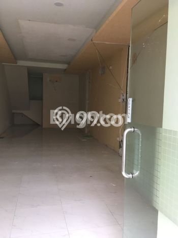 Ruko Disewa di Jakarta Selatan dengan LB 192m2 Area Komersial Ramai Ruko Disewa di Jakarta Selatan dengan LB 192m2 Area Komersial Ramai