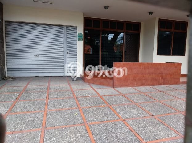 Hunian Mewah LB 250m2 Siap Pakai Desain Elegan di Rawamangun, Jakarta Timur Hunian Mewah LB 250m2 Siap Pakai Desain Elegan di Rawamangun, Jakarta Timur