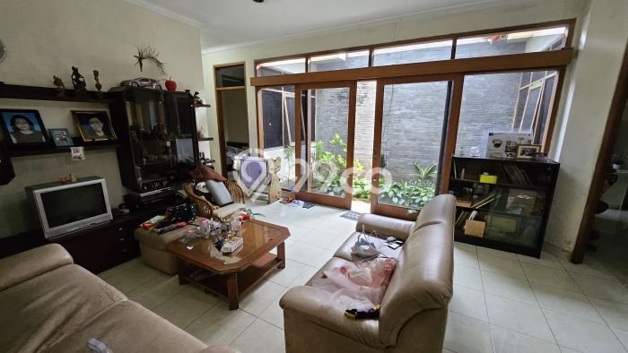 Rumah Dengan Harga Terbaik LT 200m² Akses Mudah di Jantung Kota Singgasana, Bandung Rumah Dengan Harga Terbaik LT 200m² Akses Mudah di Jantung Kota Singgasana, Bandung