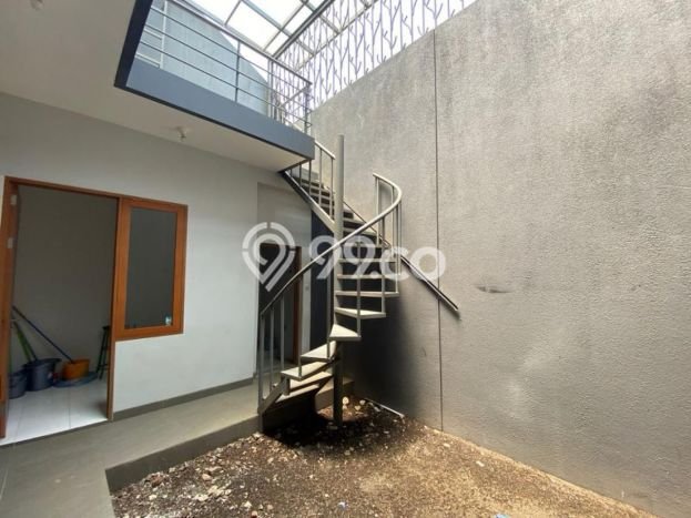 Siap Huni Hunian Elit 4 Kamar di Regol Dekat ke Mana Saja Siap Huni Hunian Elit 4 Kamar di Regol Dekat ke Mana Saja