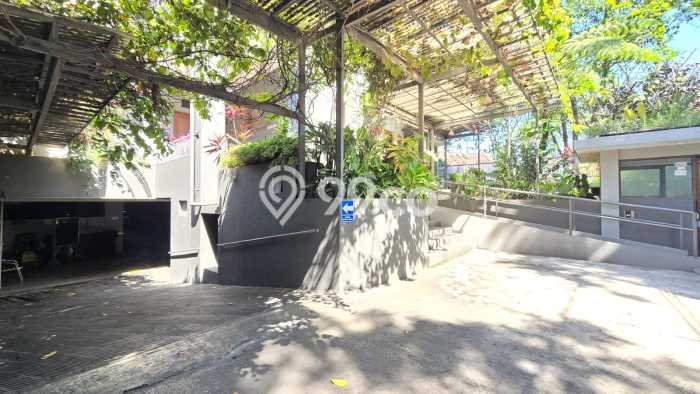 Jual Segera Rumah 5 KT 6 KM di Jantung Kota Sayap Dago, Bandung Jual Segera Rumah 5 KT 6 KM di Jantung Kota Sayap Dago, Bandung