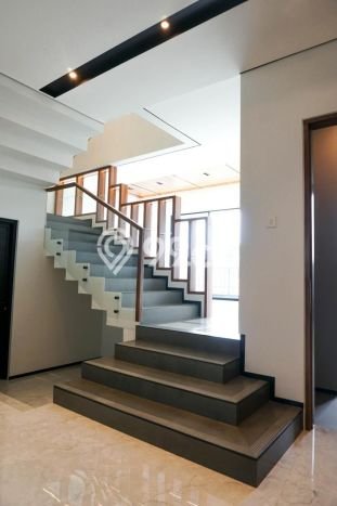Rumah Mewah LB 235m2 Siap Huni Desain Elegan di Setra Duta, Bandung Rumah Mewah LB 235m2 Siap Huni Desain Elegan di Setra Duta, Bandung