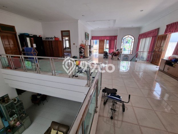 Jual Rumah Luas Megah Dengan View Eksklusif di Jelambar, Jakarta Barat Jual Rumah Luas Megah Dengan View Eksklusif di Jelambar, Jakarta Barat