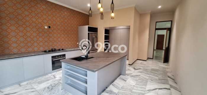 Hunian Bagus Disewakan di Pejaten, Jakarta Selatan LT 1000m2, LB 700m2 Hunian Bagus Disewakan di Pejaten, Jakarta Selatan LT 1000m2, LB 700m2