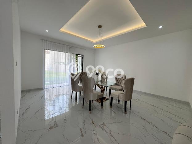 Jual Rumah Luas Megah Dengan View Cantik di BSD City, Tangerang Jual Rumah Luas Megah Dengan View Cantik di BSD City, Tangerang