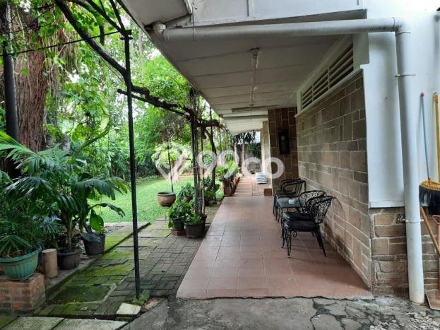 Hunian Eksklusif Siap Huni LT 984m2 di Kebayoran Baru, Jakarta Selatan Hunian Eksklusif Siap Huni LT 984m2 di Kebayoran Baru, Jakarta Selatan